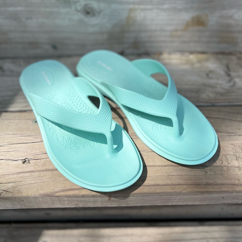 NEW OKABASHI Women’s Flip-Flops